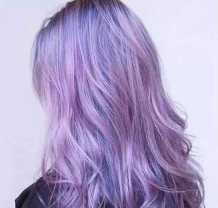 女生渐变色染发发型:时尚的渐变染发打造不同气质风格