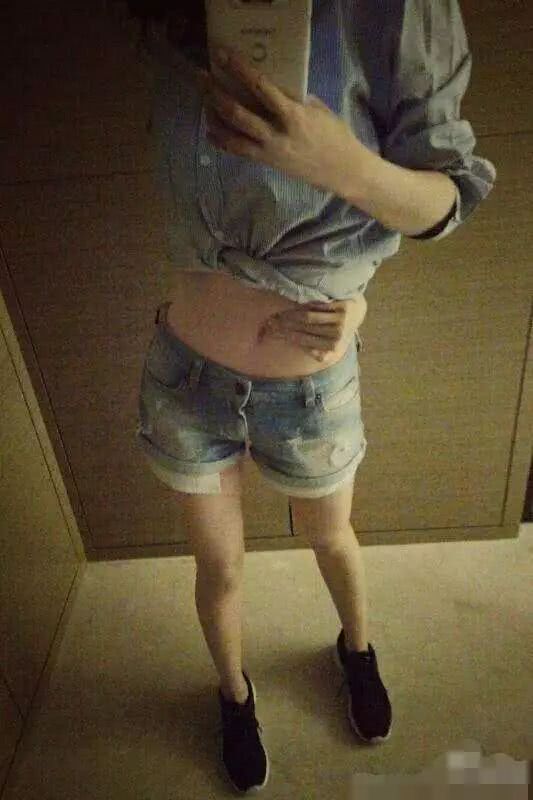 杨幂的"蛇精腰"已经过时了,看了郑爽的"沙漏腰",你就会明白