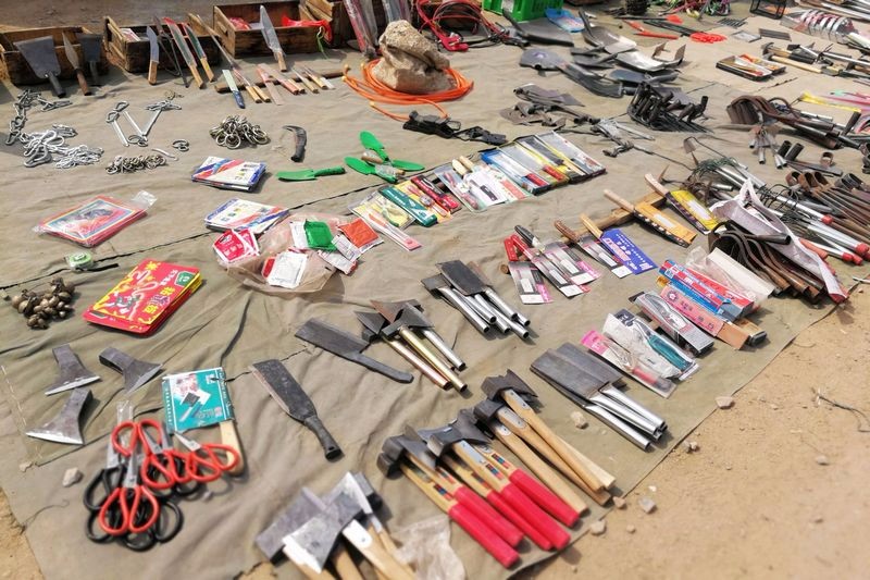 斧头、镰刀、砍刀、钉耙 赶海神器 大集上的农具 奇形怪状 很犀利