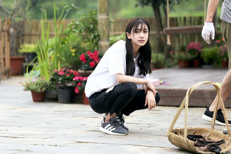 《向往的生活》其乐融融收官 angelababy与众人"大战"爆米花