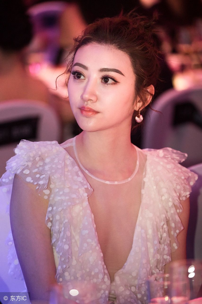 看完景甜的衣服搭配,网友直呼张继科真幸福!