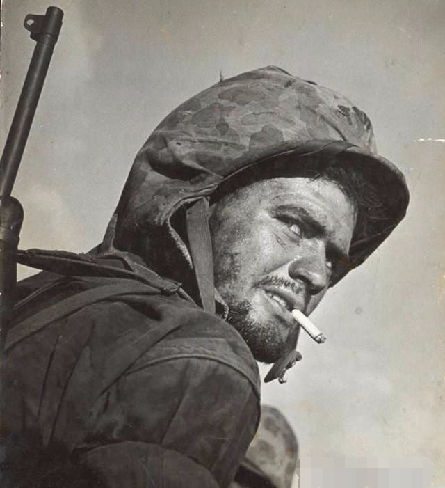 一美国大兵靠一小手段,轻松劝降一千日军,人才在哪都是人才