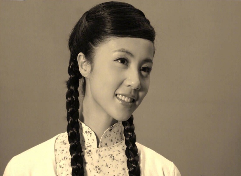 孙莉晒母女三人“云之凡”装扮,多多颜值超孙莉,黄少艾无比可爱