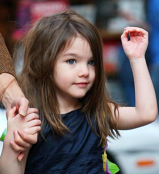 汤姆克鲁斯女儿苏瑞越长越美, 布拉德皮特女儿却变成了假小子?