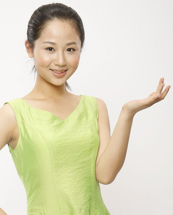 24岁的她已经混迹娱乐圈十四年一路不骄不躁保持自我风格