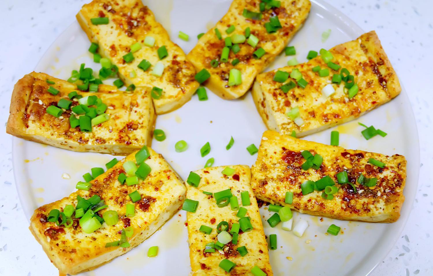 街边小吃"铁板豆腐"的家常做法, 外脆里嫩, 好吃到没朋友