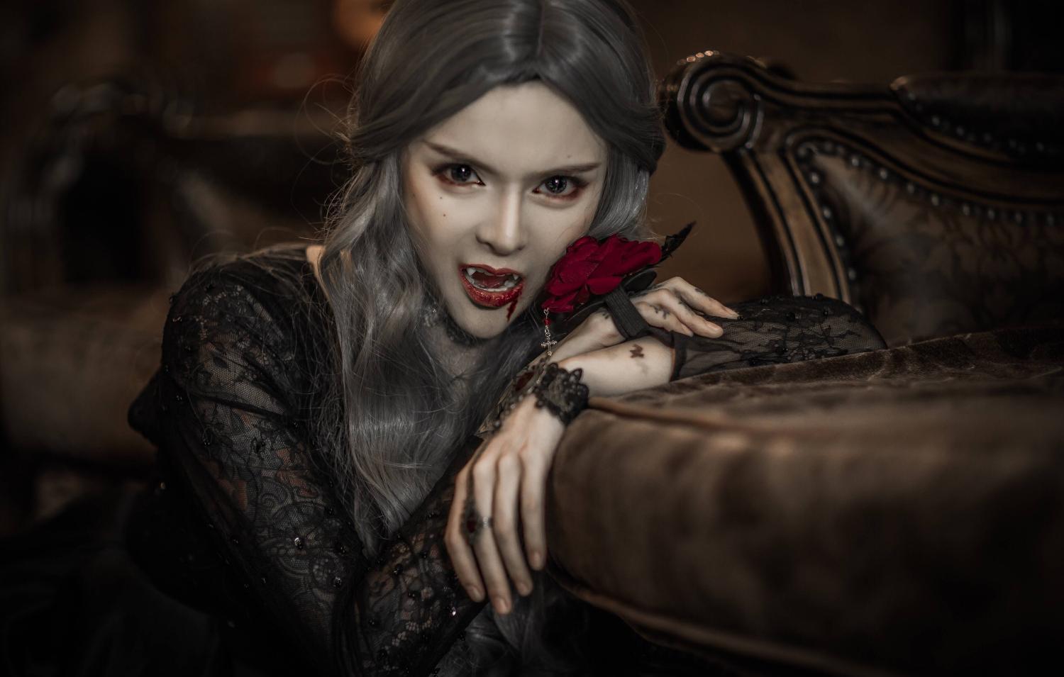 "过气网红"沉珂晒哥特风美照, 遭粉丝疯狂表白