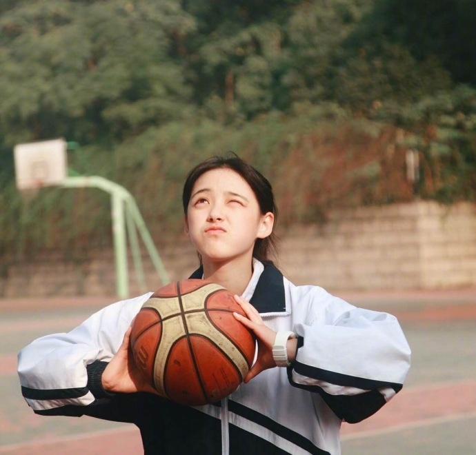 虞佳瑞 01年的妹纸 来自浙江温州 又是一位校服女神