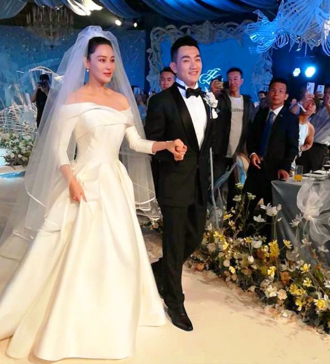 上有6道菜,网友:份子钱拿少了都不好意思|张馨予|何捷|份子钱_新浪网