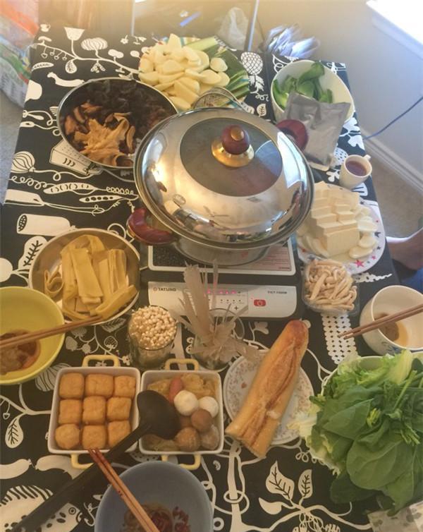 同事请客去他家吃火锅,我们都有点蒙,不过火锅真好吃