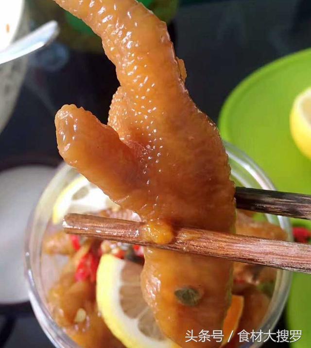 老妈腌的这个开胃凤爪,比泡椒凤爪好吃几倍,越吃越上瘾,真好吃
