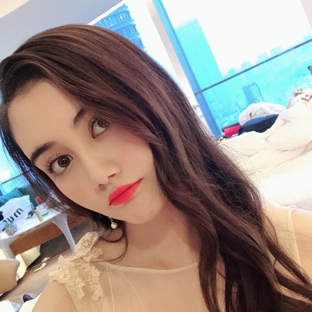 中央戏剧学院大一新生娜菲沙娜菲莎nafesa前来报道未来可期