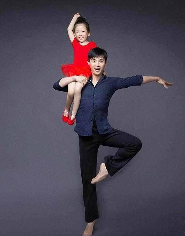 黄豆豆一家颜值这么高, 豆角帅气, 豆芽妹漂亮尬舞更吸睛