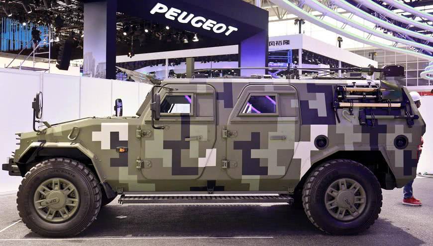 北京车展:国产悍马—东风猛士亮相,军用版更威武!