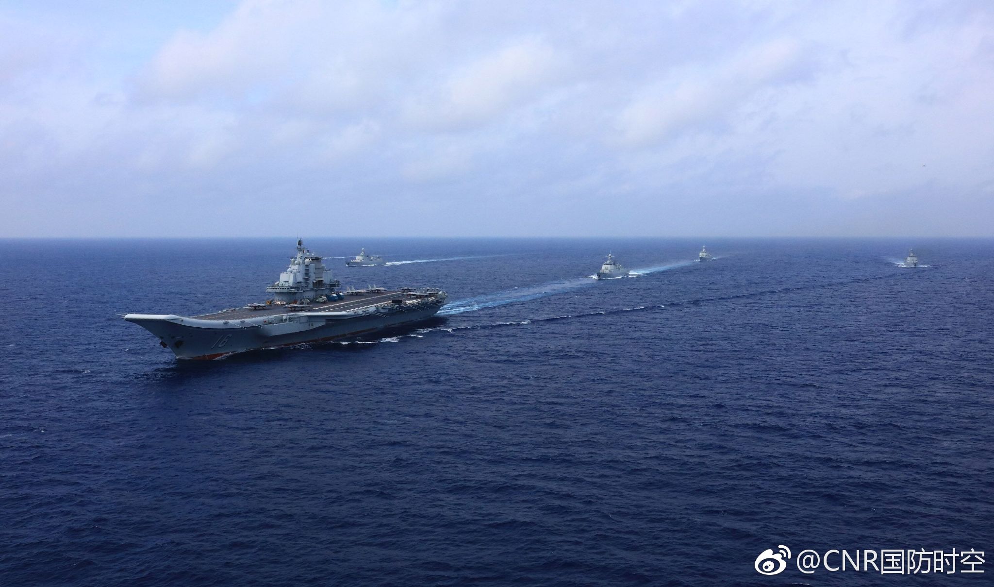 辽宁舰真的不是"宅男"……|航母编队|莫小亮|辽宁舰_新浪新闻