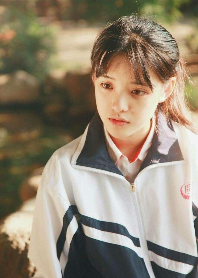 虞佳瑞 01年的妹纸 来自浙江温州 又是一位校服女神