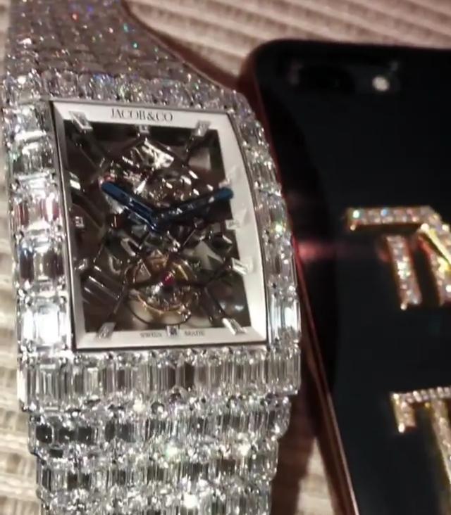 拳王梅威瑟又炫富,随手买下1亿元人民币手表标榜自己