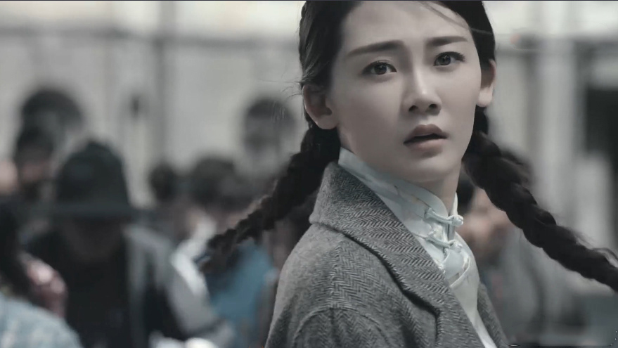 芳华之后苗苗穿旗袍展民国风网友柔中带刚的美