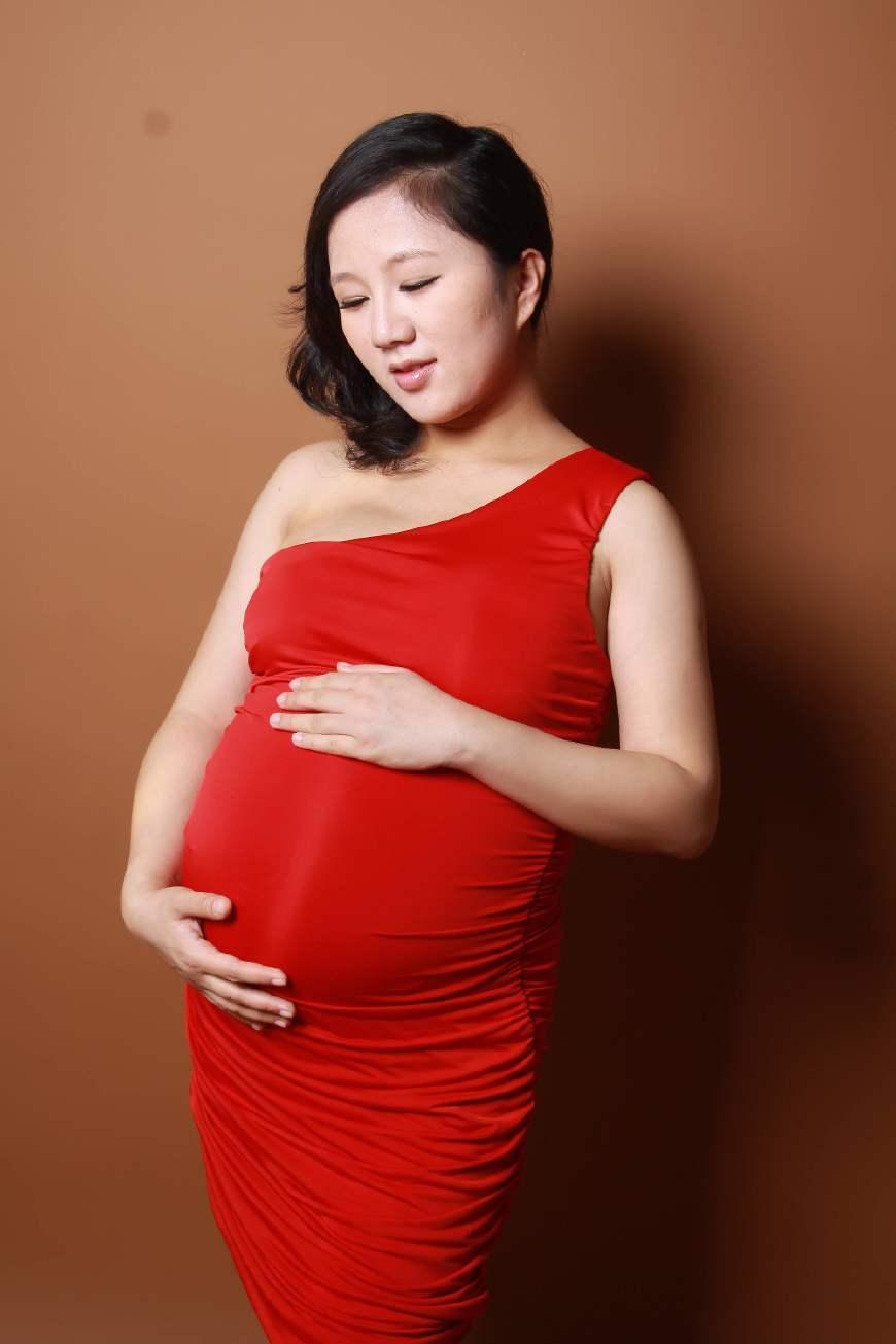 海南一孕妇生下四胞胎后, 医生不禁夸赞孕妇肚子是个"好宅院"