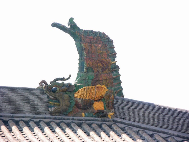 鸱吻,古人传说宫殿、庙宇等屋脊上装饰“龙吻兽”可避火灾,驱魑魅|吻兽|屋脊|庙宇_新浪新闻