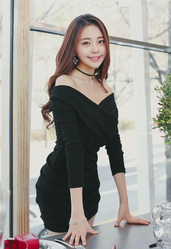 气质美女优雅如兰性感又迷人