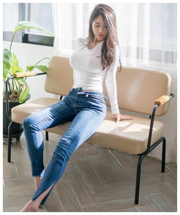 穿牛仔裤的美女,小姐姐彰显魅力女人味!