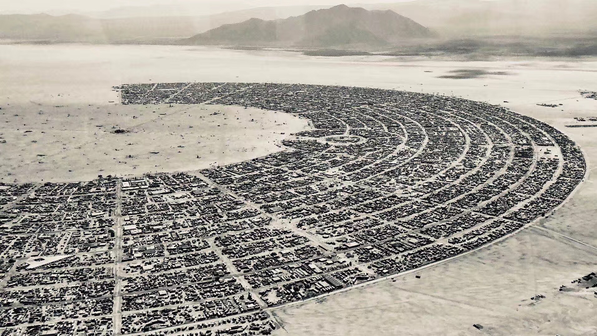 美国沙漠里的火人节Burning Man,演绎着一种乌托邦的纯粹|美国沙漠|石子|沙漠|乌托邦|中扬_新浪新闻