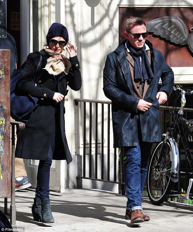 蕾切尔·薇姿rachel weisz 在洛杉矶前往 mr. chow 的街拍