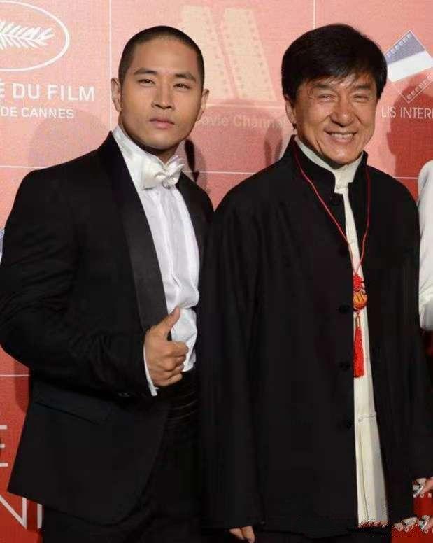 下跪道歉也不能来岳父丧礼,如今获成龙力捧|刘承俊|下跪|成龙_新浪网