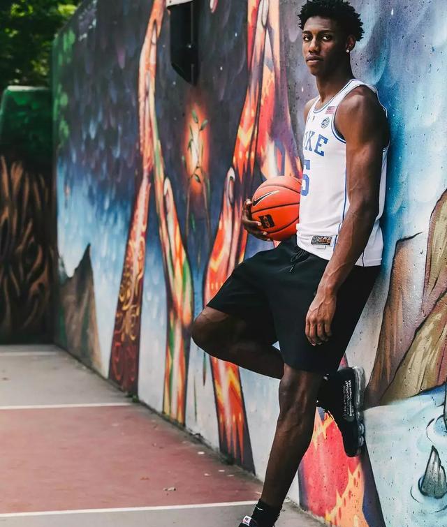 杜克新星rj-巴雷特街球写真