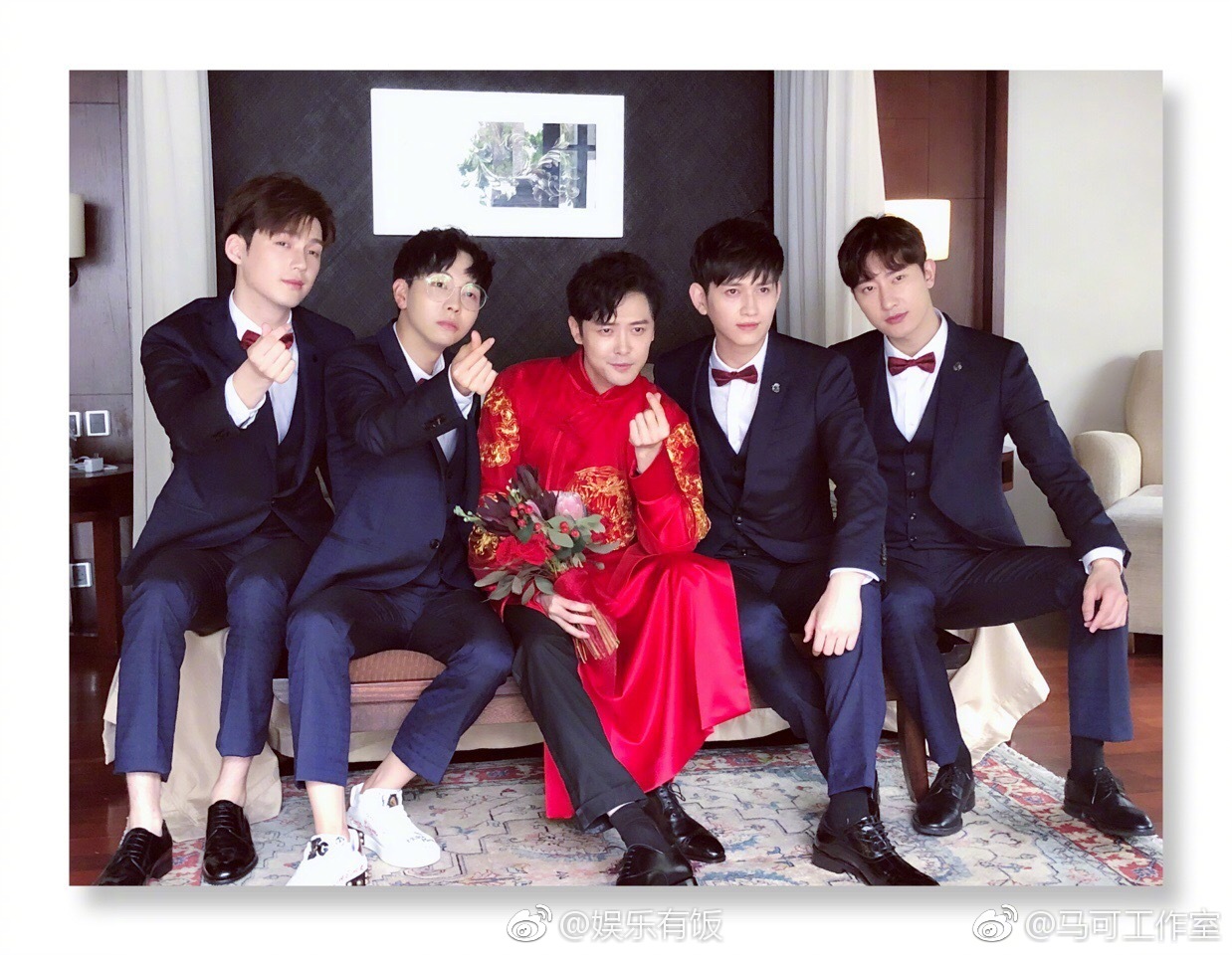 马可工作室晒出了新郎和伴郎团合影, 今儿不知道吃了苦头没