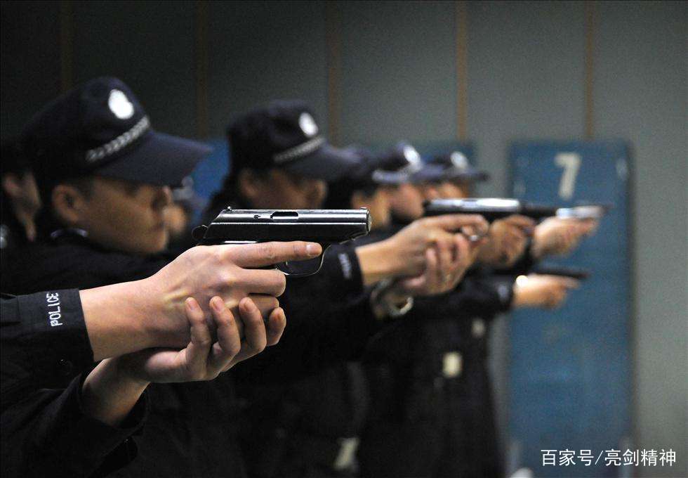警察一旦把配枪弄丢了,会受到什么处罚?说出来怕你都不信