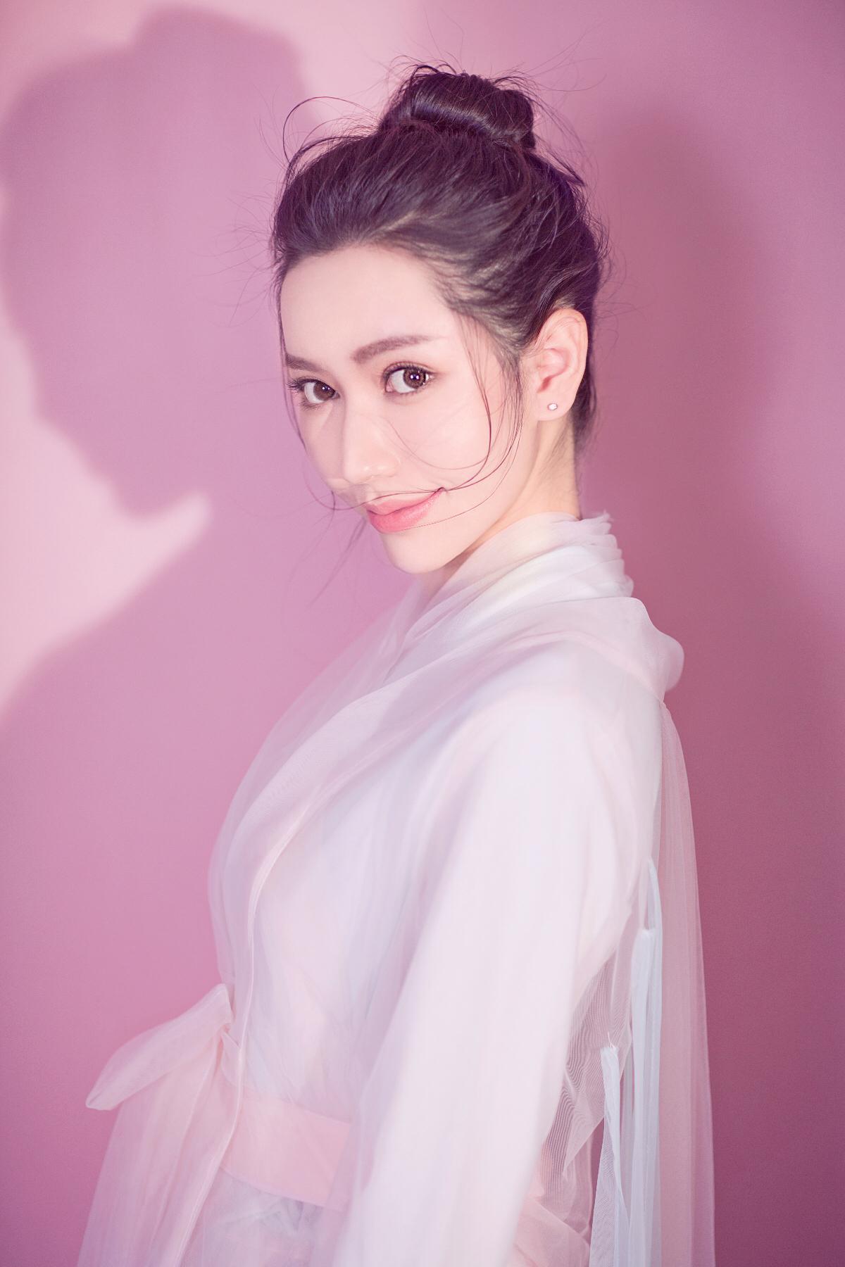 张芷陌北京电影学院15表演199610110202表演舞蹈素描0202