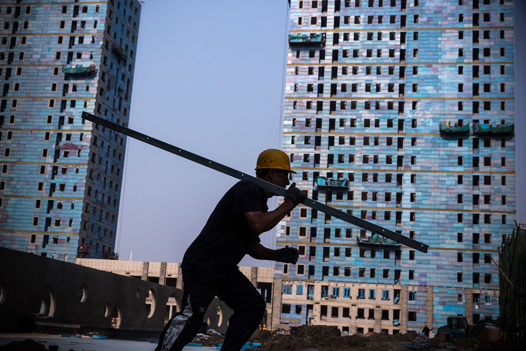 直击工地上的工人,条件艰苦却懂得知足,辛劳一生仍在社会底层!