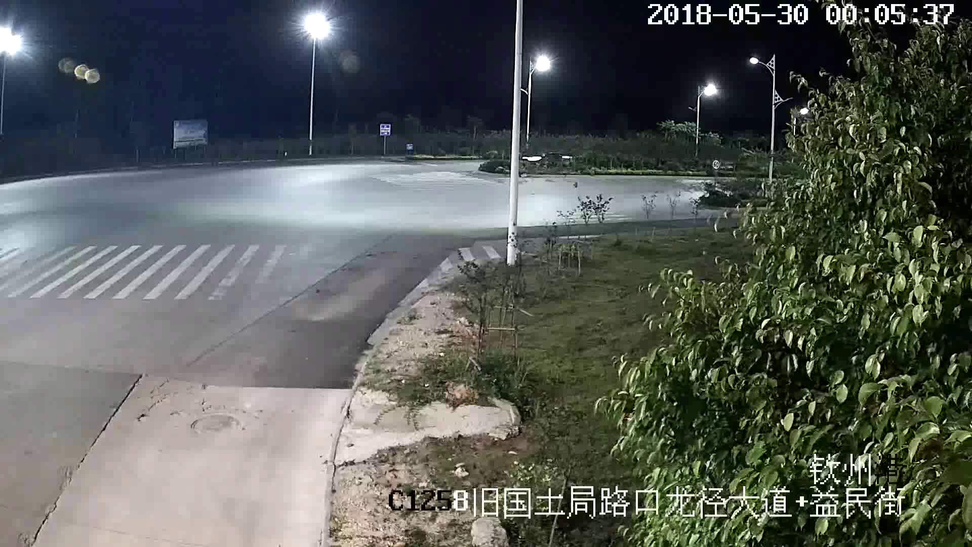 【沪蓉高速一危化品货车发生自燃后爆炸,目击