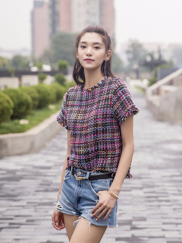 王嘉宁夏日写真清爽干练元气满满