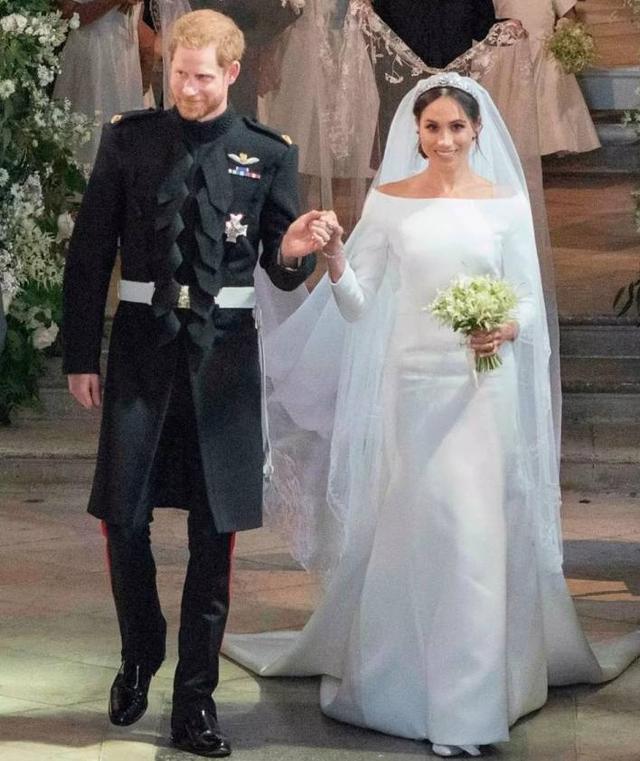 婚礼上的空位不是留给戴安娜的,但哈里把海蓝