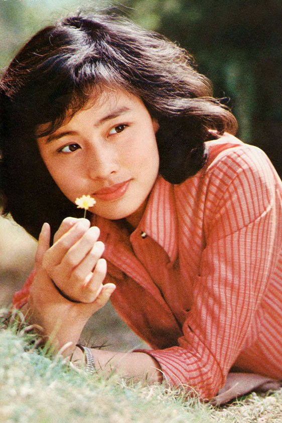 当年能登上《大众电影》封面或封底的演员,必须得是具有一定影响力的