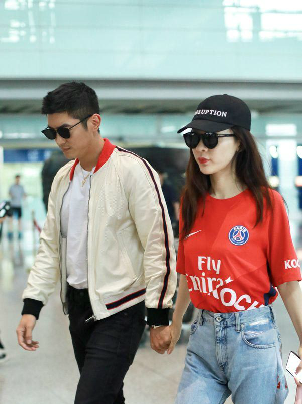 霍思燕就是嫁给爱情的样子,杜江全程紧盯娇妻,身穿情侣装秀恩爱