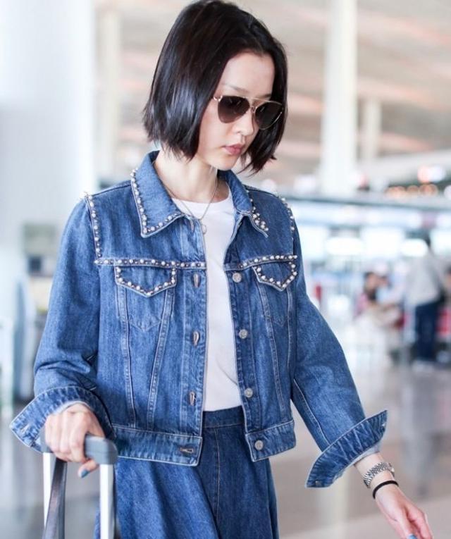 近看杜鹃气色红润干练短发头型立体有feel,一人手提拉杆箱大力又有