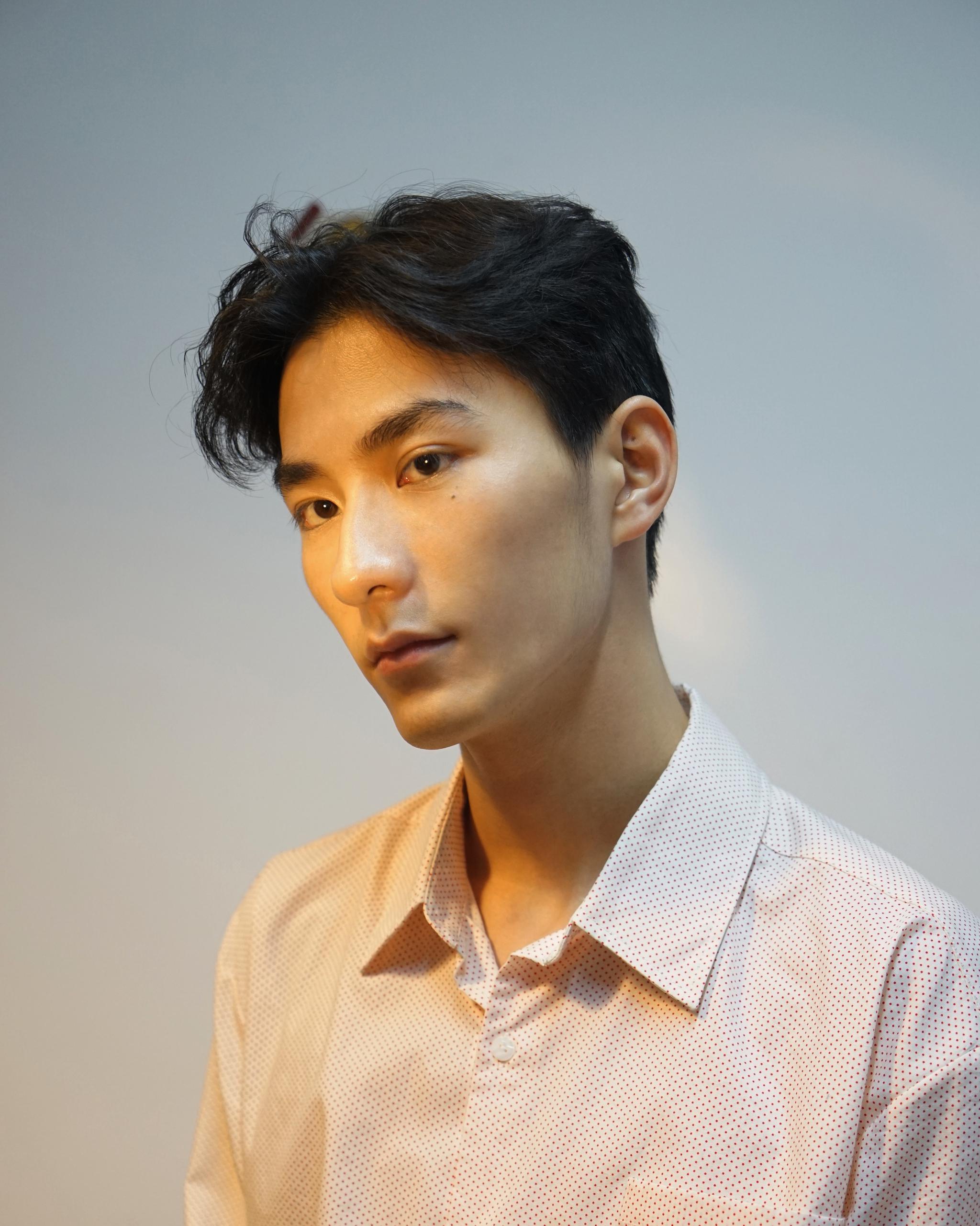 分享一个精致男孩的侧颜