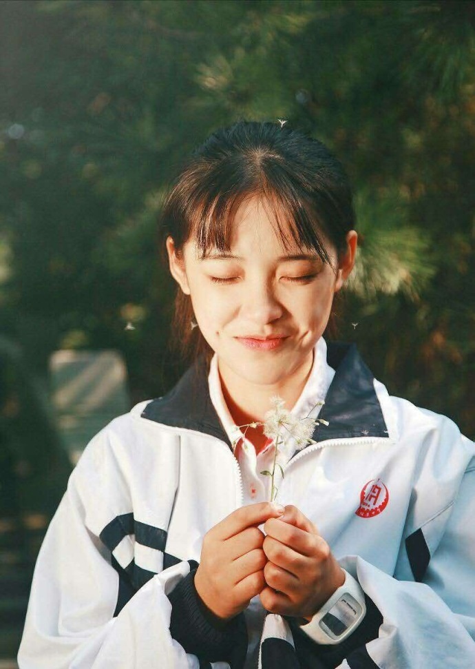 虞佳瑞 01年的妹纸 来自浙江温州 又是一位校服女神