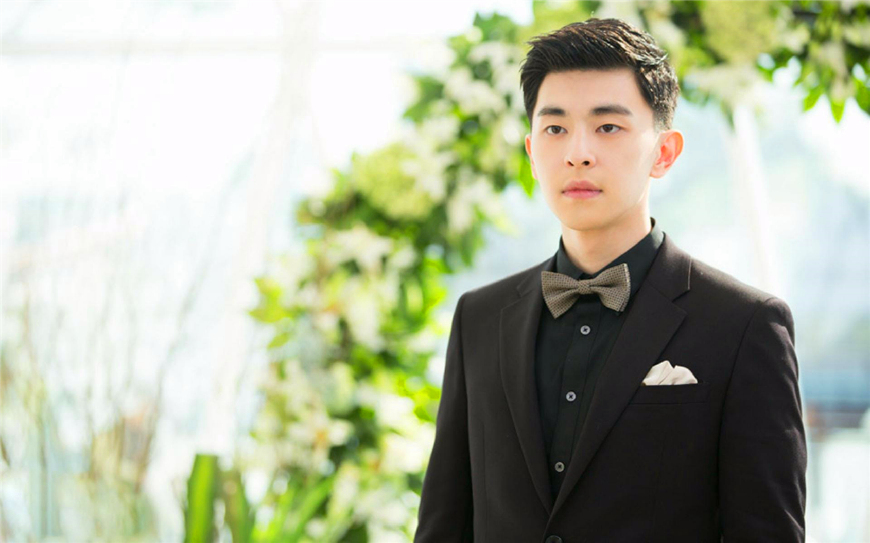 他是90后男演员,曾被琼瑶选中出演电视剧,如今出演《香蜜》