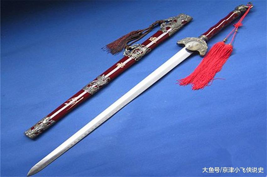 峨眉派剑法,其剑也很讲究,以百炼钢打造,剑身刻有"峨眉剑"三字.