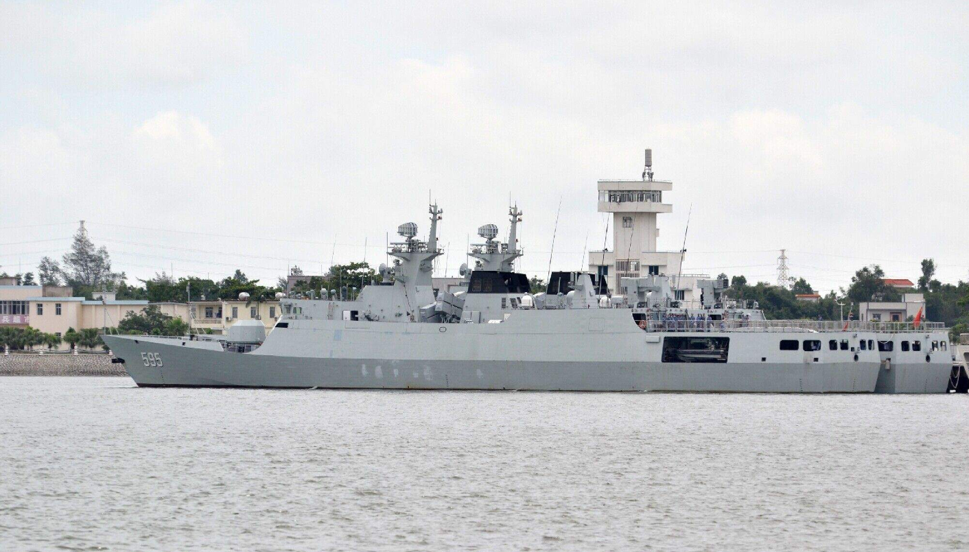 舷号595潮州舰589清远号舰,长约89米,宽约12米,满载排水量近1500吨,由