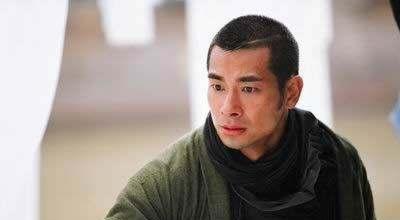 可他觉得聂风假发效果不好,这时有人给导演出主意说:就按照平头造型