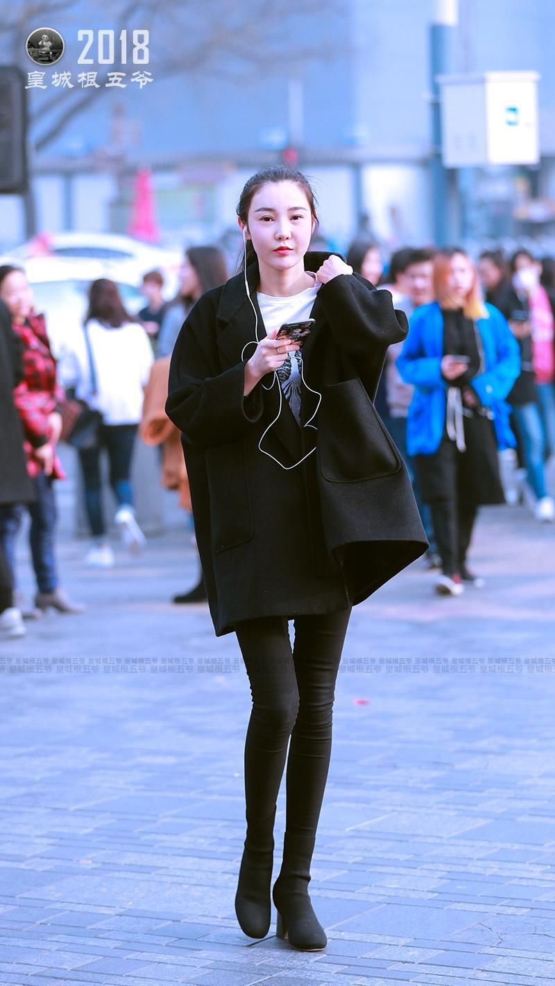 街拍:三里屯春季潮拍让时尚美女们更懂得服装搭配!
