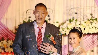 和男篮第一巨孙明明结婚是什么感受他老婆直言有时够不着