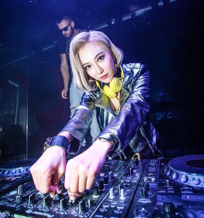 音乐制作人djkaka演出现场