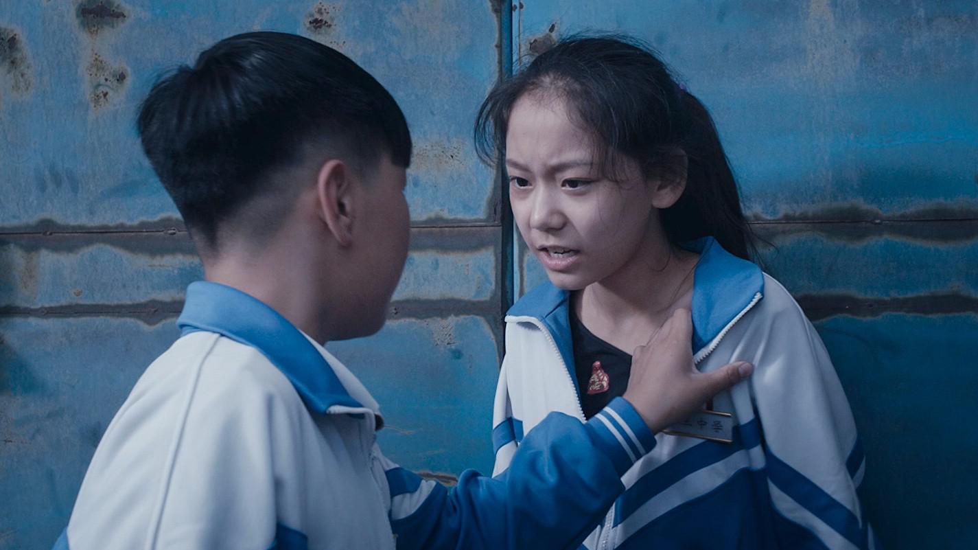 10年前女生被同学欺负!10年后,她神秘归来复仇欺负她的人!